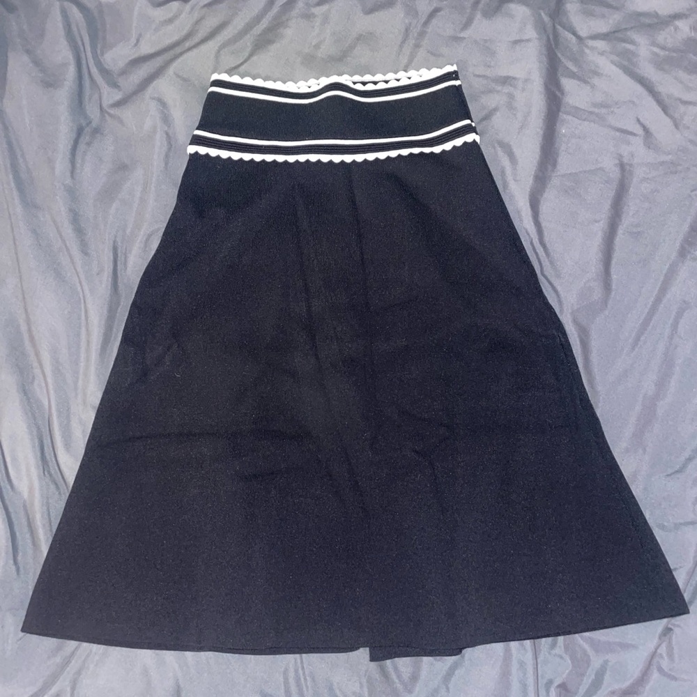 Elegant SANDRO PARIS Black Skirt with White Trim